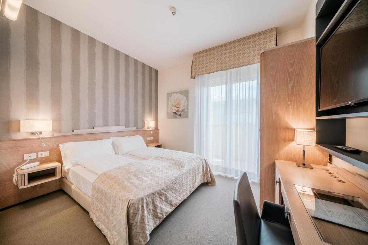 Hotel Europa Lignano Sabbiadoro Esterno foto