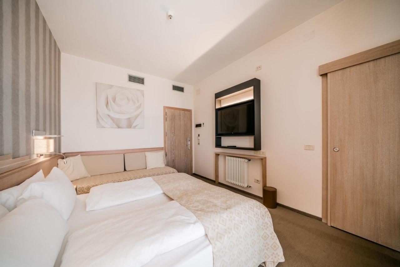 Hotel Europa Lignano Sabbiadoro Esterno foto